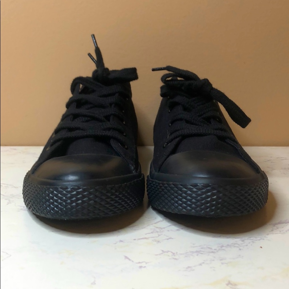 Airwalk Black Canvas Sneakers NOT converse
